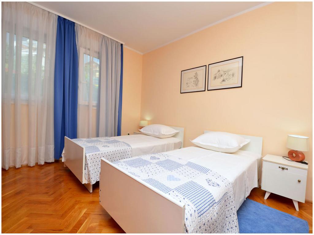 Apartment Laura Podstrana Room photo