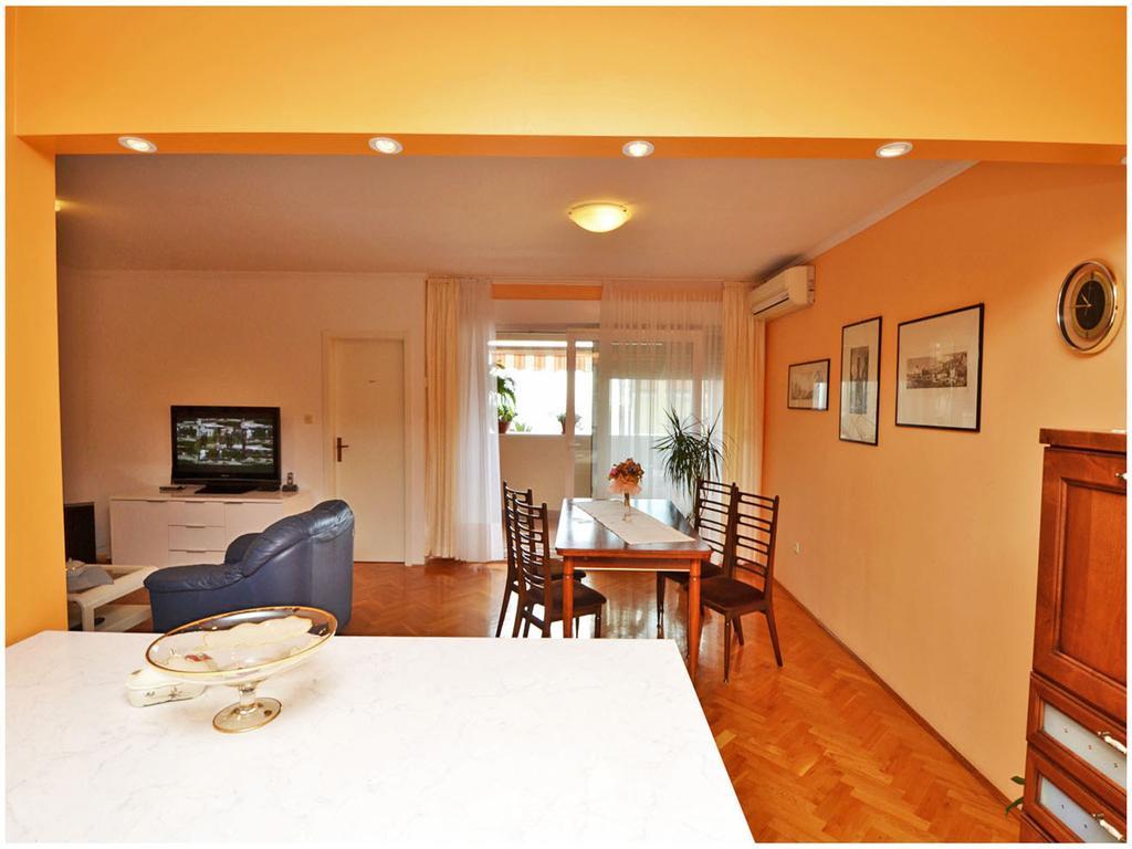 Apartment Laura Podstrana Room photo